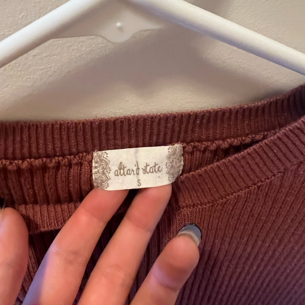 Cropped Maroon Ribbed T - Picture 2 of 2
